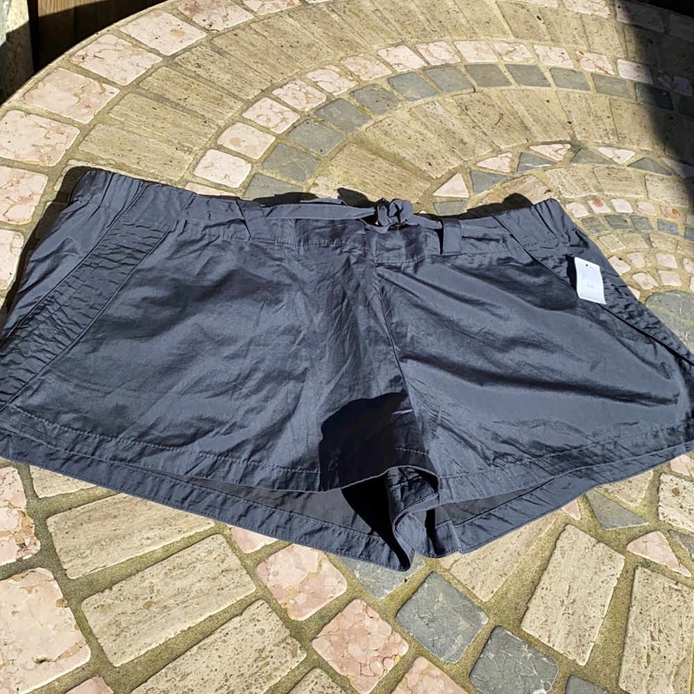 NWT Gap Bodyfit shorts woman’s Lg